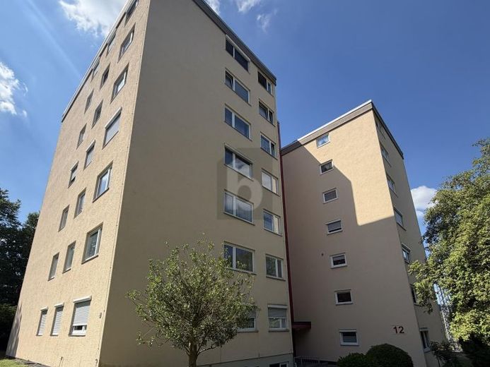 KOMFORTABEL WOHNEN: BALKON, GARAGE, AUFZUG – Foto 1