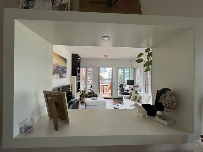 Wohnan auf dem Wasser - Exklusive 2-Zimmer Wohnung mit unverbaubaren Blick auf den Main – Durchreiche 