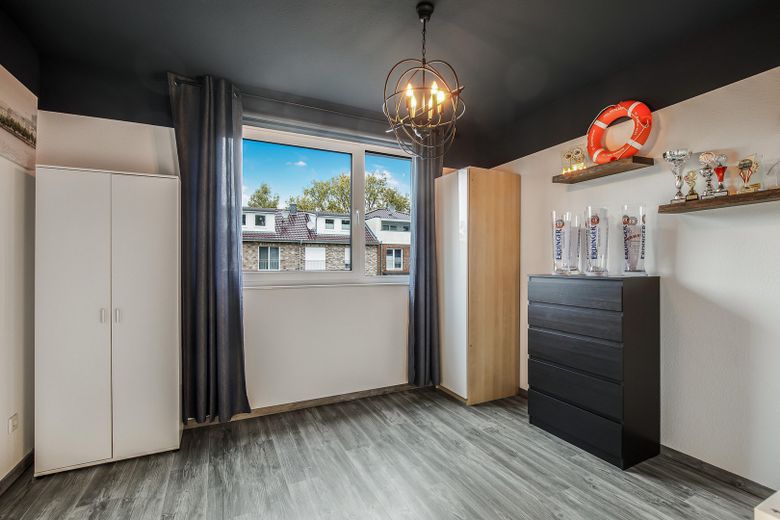 Gepflegte Doppelhaushälfte mit Südgarten, überdachter Terrasse & Doppel-Carport – provisionsfrei – Schlafzimmer