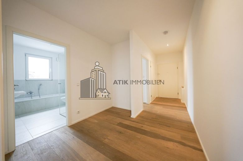 ATIK: Exklusives, lichtdurchflutetes Penthouse mit Charme in Heppenheim – Flur