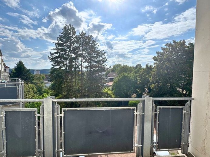Helle renovierte 4-ZKB Wohnung mit Balkon in verkehrsgünstiger Lage – Foto 1