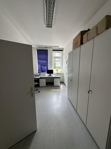 Hall as storage / workshop approx. 600 sqm with office and utility room / toilet, heated – Foto 16