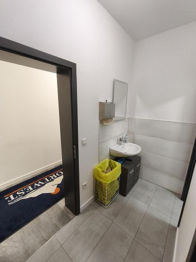 Edificio residencial y comercial con nave, oficinas, vivienda, jardín 507qm – Foto 31