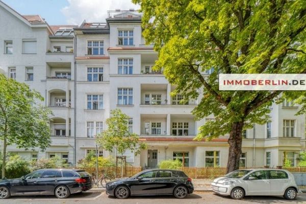 IMMOBERLIN.DE - Familienfreundliche Stuck-Altbauwohnung mit Balkon zur Parknatur