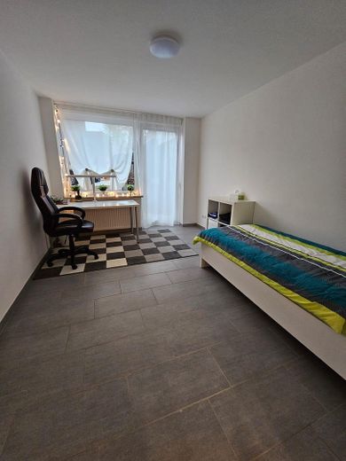 WG-Zimmer in 3er-WG mit Küche, zwei Bädern und Terrasse – Nachbarzimmer (vergleichbar)