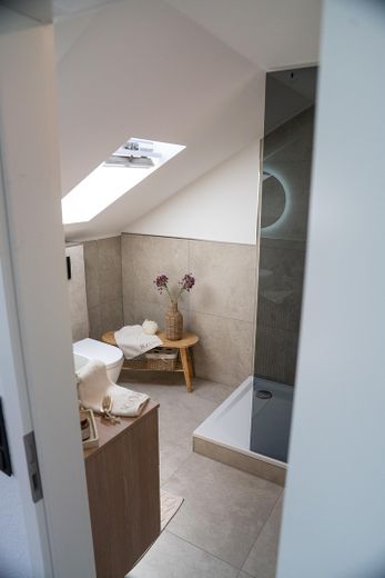 Dachgeschoss-Loft, 76 m² | Erstbezug nach Sanierung | Einbauküche | Homeoffice | provisionsfrei – फोटो 9