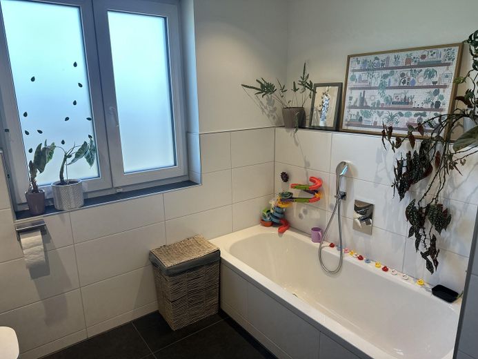 Klimaanlage! Smart-Home Traum in moderner 3-Zimmer Wohnung – Badezimmer 2