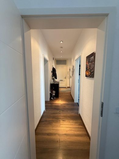 Attraktive  und moderne 3 Zimmer Wohnung mit 83m2 Hilden und Balkon 2OG inkl. Küche! – Flur