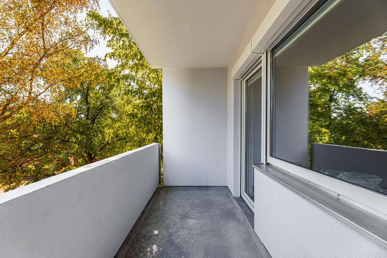 Modernisierte, frisch kernsanierte 2-Zimmer-Eigentumswohnung | 61 m² | Südbalkon – Südbalkon