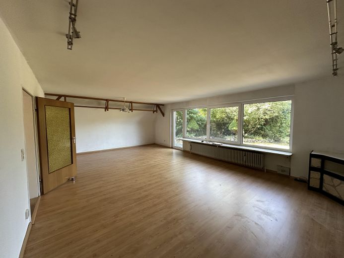 Oersdorf - Architektenhaus mit Charakter auf großzügigem Grundstück – Wohnzimmer  Ansicht 1