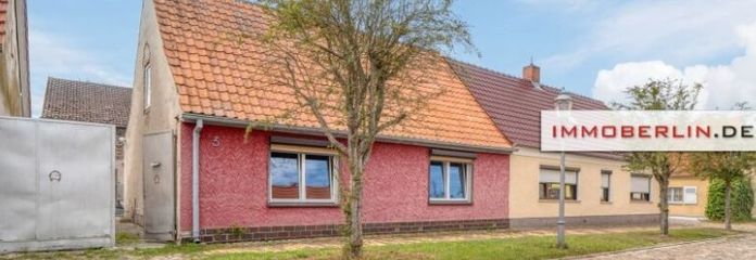 IMMOBERLIN.DE - Renovation opportunity! House with outbuilding & expansion potential in a pleasant location