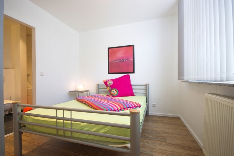 Modern und gut ausgestattete Ferienwohnung mit Internetzugang, gutes und ruhiges Wohnumfeld, Grenze Moers – 9b587ea7aee160a9c623cc783f72970fe5b66551.jpg