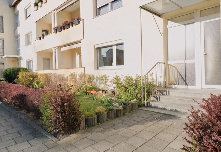 Mitten in der Stadt – helle 3-Zimmer-Wohnung mit guter Verkehrsanbindung- provisionsfrei – Vorderansicht