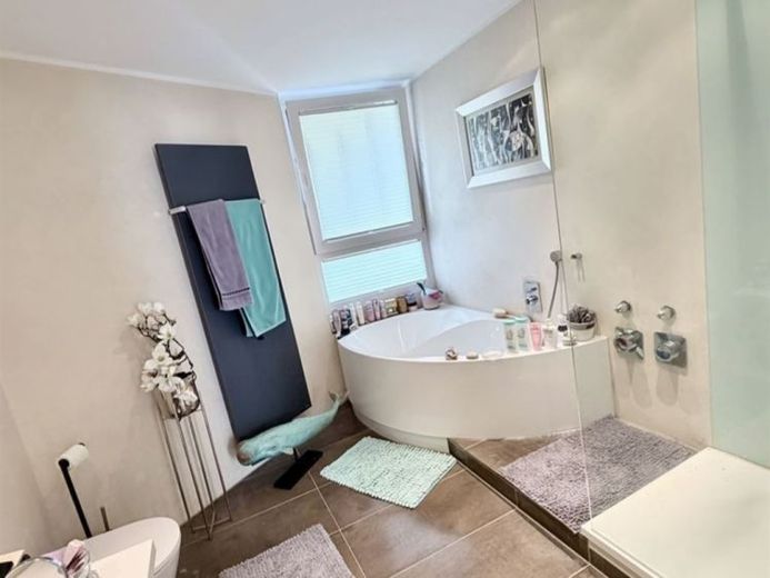 Perfekte ETW, Balkon, EBK, zzgl TG Stellp., Badewanne u Du, begeh. Schrank, Keller – Foto 1