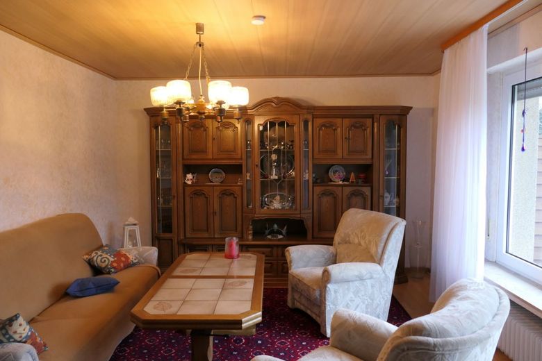 Doppelter Wohntraum auf einem Grundstück - Zwei Häuser, ein Zuhause! – Wohnzimmer Hinterhaus