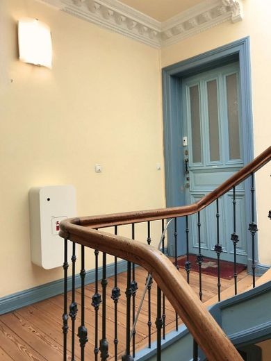 Treppenhaus und Eingangstür