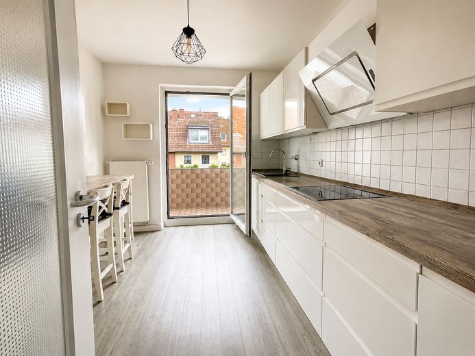 3- Zimmer Wohnung mit Balkon – Küche mit Balkonzugang