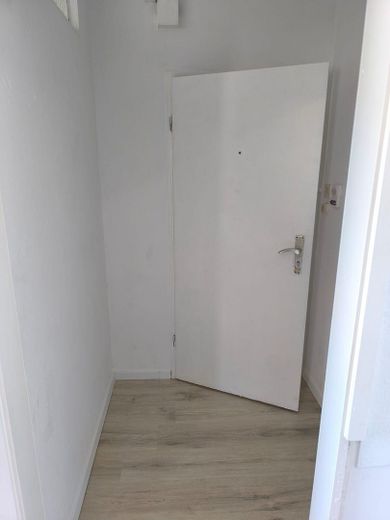 Schöne und renovierte 2,5-Zimmer Wohnung – Diele