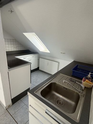 Ihre Chance: Dreifamilienhaus mit Garten, Balkon &amp; zwei freien Wohnungen – Offene Küche im DG