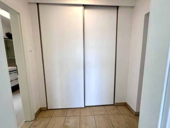 einer der Einbauschränke
