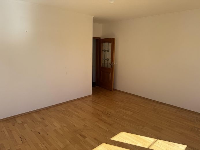 Gartenwohnung mit überdachter Terrasse und 5 Zimmern – Elternschlafzimmer