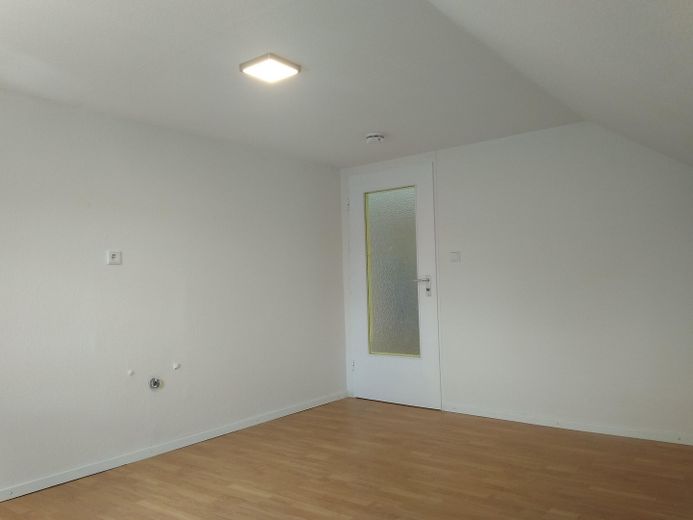 Zweizimmerwohnung in Alzenau-Wasserlos * renoviert und sofort beziehbar * – Zimmer 1