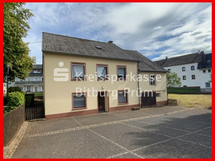 Einfamilienhaus mit Nebengebäude und schönem Grundstück – Foto 1