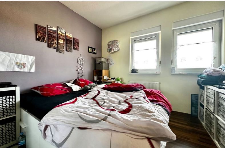 Reihenmittelhaus mit 2 Wohnungen im Sondereigentum – Schlafzimmer 3-Zi-Whg.