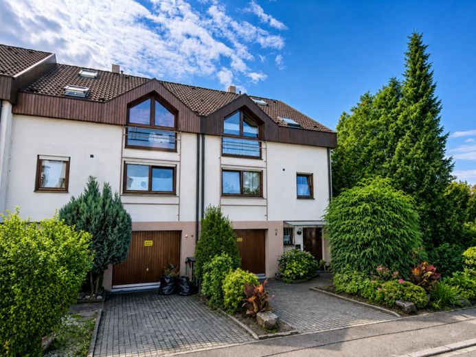 Gepflegtes Reihenmittelhaus mit Südterrasse und Ausbaupotenzial in Gengenbach – Foto 1