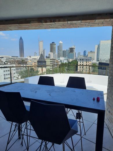 Modernes Apartment im Neubau im Gallusviertel, Monatsweise – überdachte Terrasse