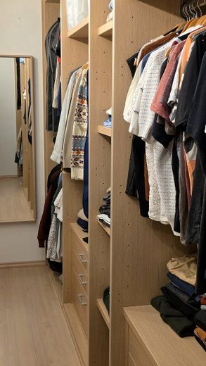 Просторий мезонет із надзвичайним відчуттям простору – Ankleidezimmer