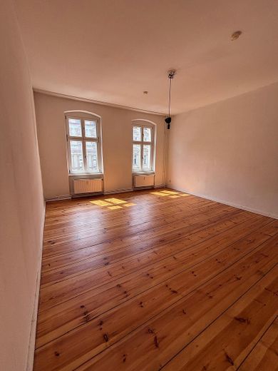 Provisyon yok. Neukölln'ün kalbinde ışıkla dolu ve geniş eski bina dairesi – Zimmer1