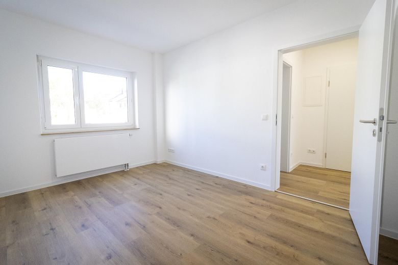*Sin comisión*, *Modernizado*, *Porción de jardín* Venta de piso en planta baja en Niederwerrn – Schlafen