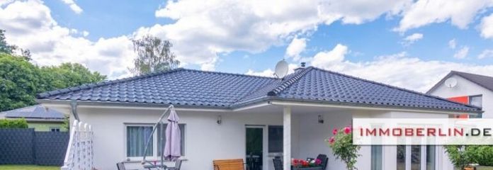 IMMOBERLIN.DE - Attraktiver Bungalow mit Sonnengarten & Garage