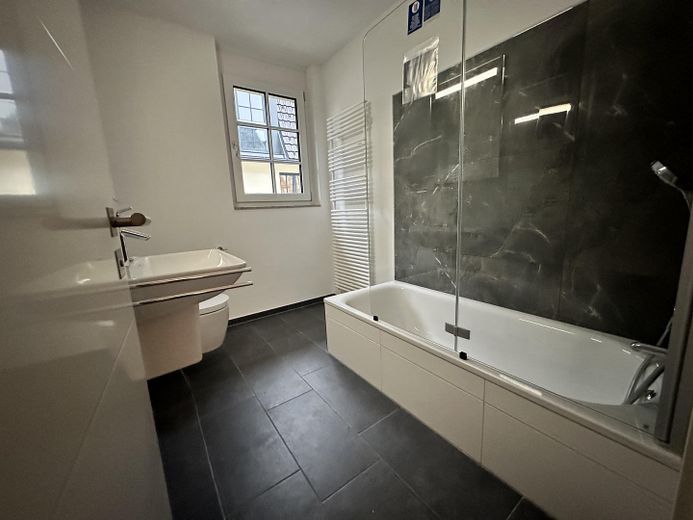 Modern appartement met 2 kamers – Badezimmer