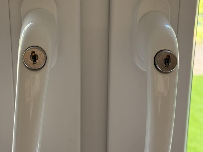 Luxuswohnung ,Hochparterre, mitten im Kreuzviertel – Abschließbare Fenster überall
