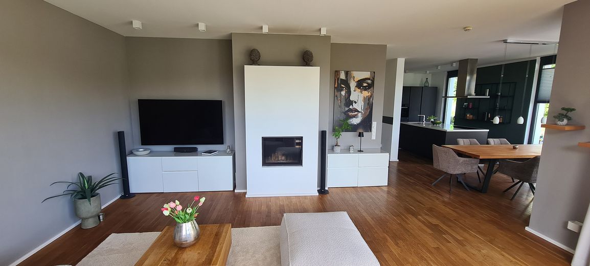 Wohnzimmer mit Kamin