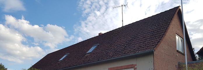 Agréable maison bifamiliale avec un vaste terrain et une cour fermée dans un cadre idyllique