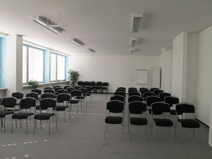 Büro - Praxis - Kanzlei - Lager - barrierefrei - Größen von 16 m² bis 1500 m² – Seminarraum