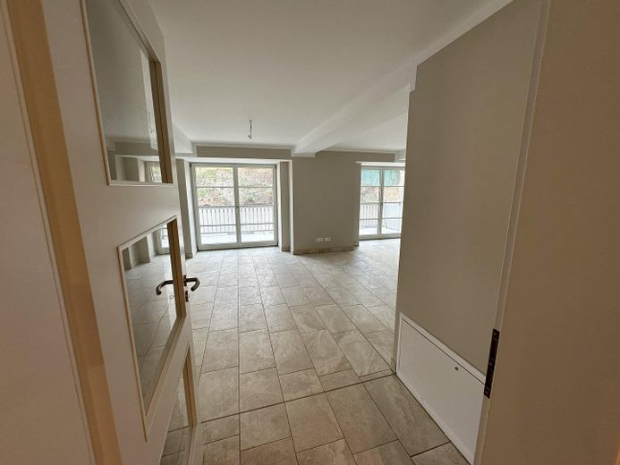 88 qm Mietwohnung mit großem Balkon – Wohnzimmer