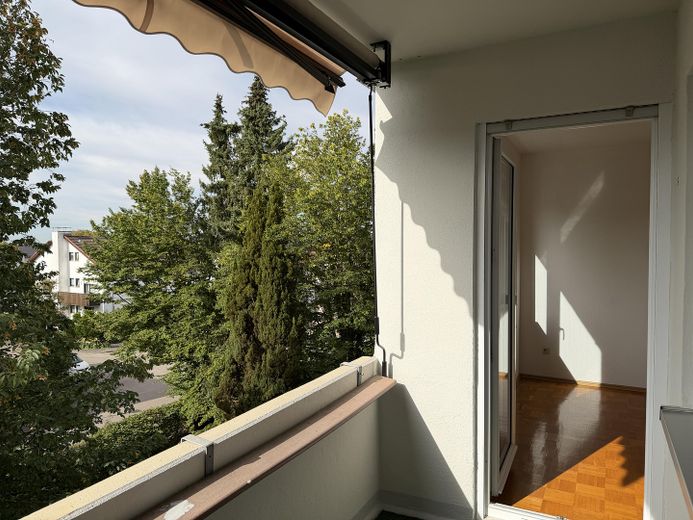 senza provvigione | 53 m² | 2 locali | balcone esposto a sud | cucina componibile | posto auto incluso – Balkon