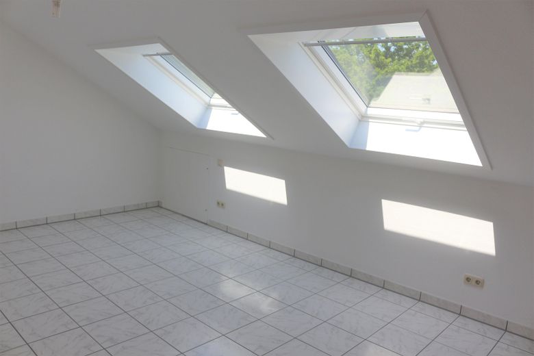 Hitzewelle? Etagenwohnung in kleiner Wohneinheit mit Klimaanlage – Schlafzimmer nicht möbliert 