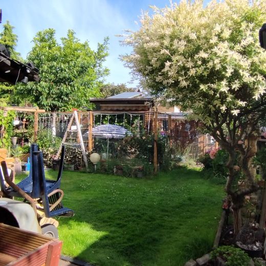 Verkauf Haus mit Grundstück im Grünen in Berlin – hinterer Gartenbereich