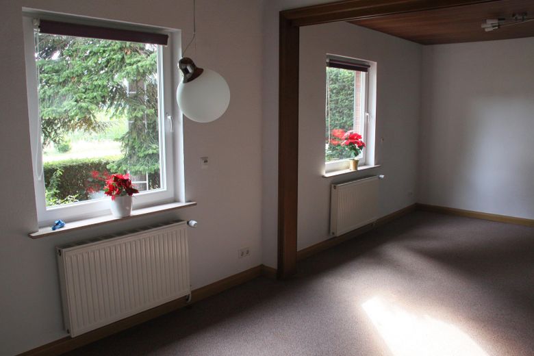 Graziosa casa unifamiliare in zona tranquilla – WOHNZIMMER
