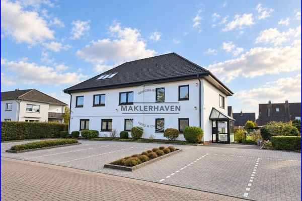Mehr als ein Zuhause Großzügiges Anwesen mit Praxis, PV-Anlage, Wallbox und attraktiven Einnahmen.