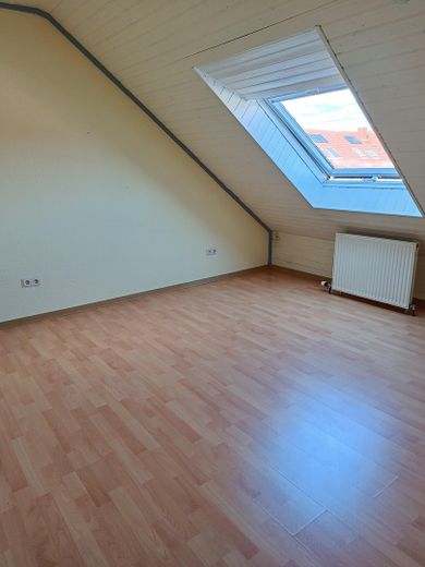 Großes Ein-/Mehrgenerationenhaus mit Garten (175 m² Wohnfläche / 573 m² Grundstück) – Zimmer DG