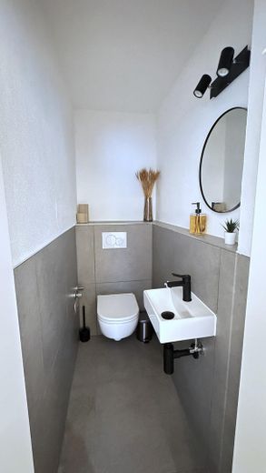 Vollvermietete 4-Zimmer-WG-Wohnung in Hadern, saniert und möbliert – WC