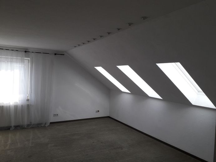 helle 2Z-DG-Wohnung – Wohnzimmer