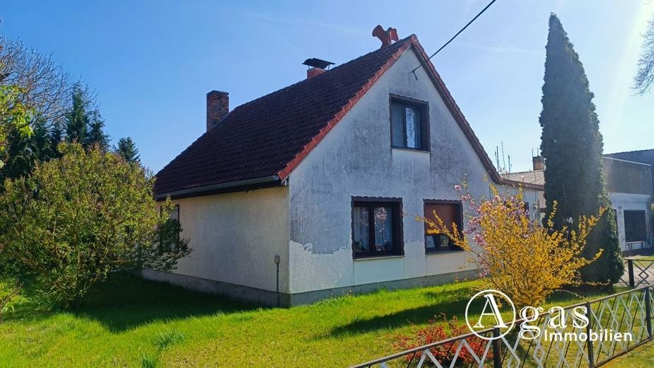 zwei vermietete Einfamilienhäuser mit Sonnen-Garten in Golßen / OT Gersdorf - mit Sanierungsbedarf – Hausansicht