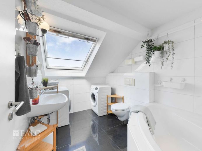 Maisonetteflair trifft Stadtleben: Stilvolle 3 Zimmerwohnung über den Dächern von Elberfeld! – Bad en Suite